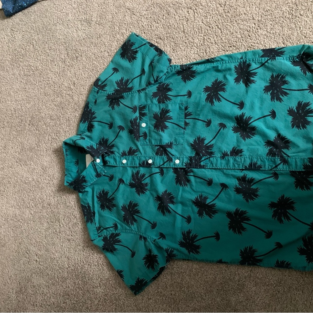 American Eagle Men’s Floral Shirt, Size Medium